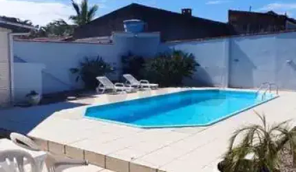 Casa de alvenaria com piscina no Bairro Jardim Angélica