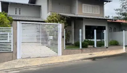 Casa comercial à venda em Içara! Localizada próxima ao Hospital São Donato, à Prefeitura Municipal de Içara