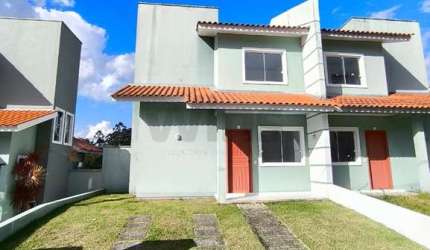 Casa Geminada 3 Dormitórios em Condomínio Fechado