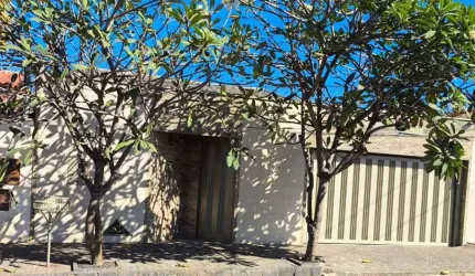Casa para Venda em Uberlândia, Cidade Jardim, 3 dormitórios, 1 suíte, 2 banheiros, 2 vagas