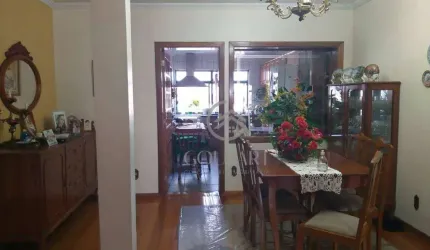 Apartamento amplo no centro da cidade.