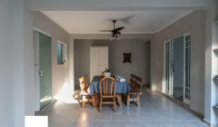 Sobrado com 5 dormitórios e 2 suítes. Ponta da Praia. Santos