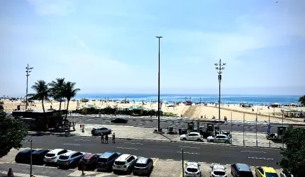Apartamento vazio com 3 quartos a venda na Avenida Atlântica
