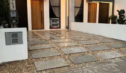 LINDÍSSIMA CASA COM ACABAMENTO EXCELENTE NO BAIRRO GUARANI!