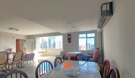 Lindo e reformado apartamento com 213m2 no Espinheiro!