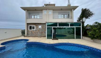 Casa em condomínio á venda