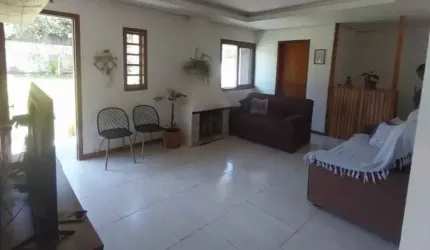 Casa dupla e ampla, multi funções com quiosque e muito mais. 