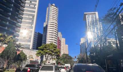 Apartamento alto padrao em frente ao clube curitibano