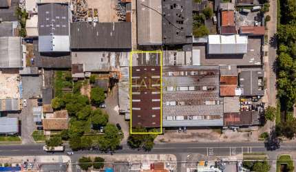 <p>BARRACÃO NO BOQUEIRÃO COM 800M² EM TERRENO DE 1.100 M², ZONA DE SERVIÇO 1</p>