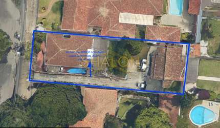<p>Casa/terreno no Bairro Hugo Lange Alto da Rua XV</p>