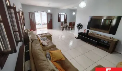 Casa com 3 quartos à venda na Rua Garcia Lorca, Ipitanga, Lauro de Freitas por R$ 630.000