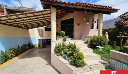 Casa com 3 quartos à venda na Rua Osvaldo B Pitangueiras, Pitangueiras, Lauro de Freitas por R$ 690.000