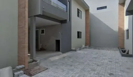 Casa com 3 quartos à venda na Rua Milena Ramone Alencar Ramos, Ipitanga, Lauro de Freitas por R$ 530.000