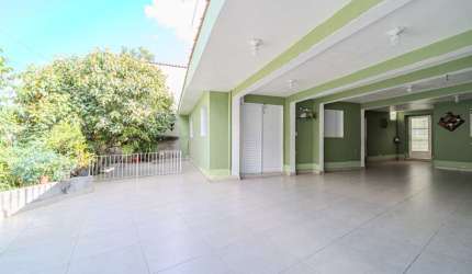 Casa à venda na Rua Adhemar Teixeira Machado, Veloso, Osasco - SP