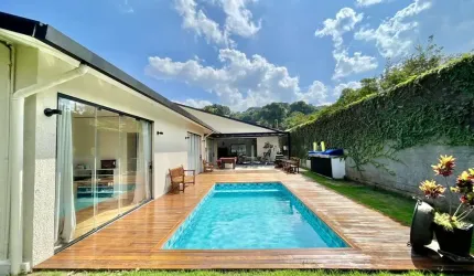 Casa à venda na Rua Rio Bonito, Chácara Eliana, Cotia - SP
