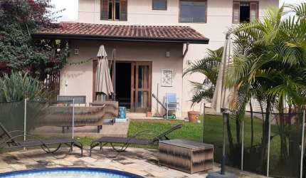 Casa à venda na Estrada Pedreira Eldorado, Jardim Ipês, Cotia - SP
