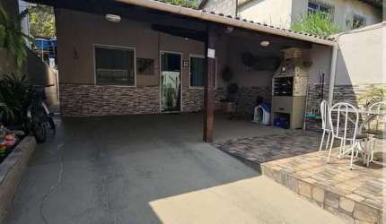 Casa à venda na Rua Vinte e Cinco de Agosto, Vila Santa Alice, Duque de Caxias - RJ