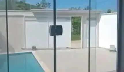 Casa à venda na Rua Vinte e Cinco de Agosto, Vila Santa Alice, Duque de Caxias - RJ