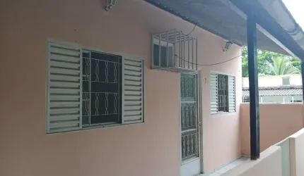 Casa para alugar na Rua Expedicionário Aquino de Araújo, Engenho do Porto, Duque de Caxias - RJ