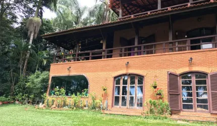 Casa à venda na Rua Iris Memberg, Vila Jovina, Cotia - SP