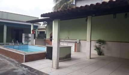 Casa à venda na Rua Vinte e Cinco de Agosto, Santa Lúcia, Duque de Caxias - RJ