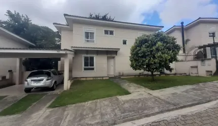 Casa à venda na Rua Adozinda Lopes, Jardim da Glória, Cotia - SP