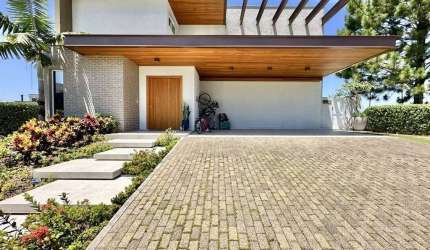 Casa à venda na Alameda das Carnaúbas, Granja Viana, Carapicuíba - SP