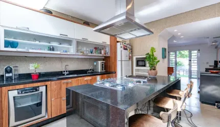 Casa à venda na Rua Vicente Leporace, Campo Belo, São Paulo - SP