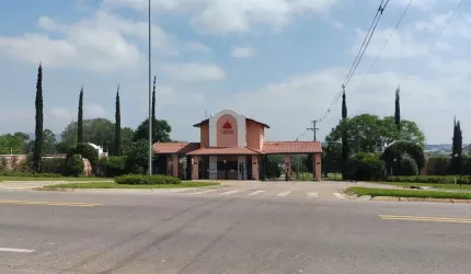 Terreno à venda na Avenida Adolpho João Traldi, Jacaré, Cabreúva - SP