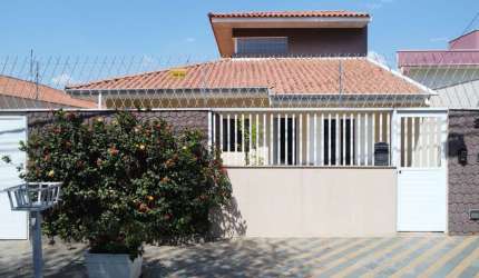 Casa à venda na Rua Francisco Soares Nalin, Vila Viotto, Jundiaí - SP