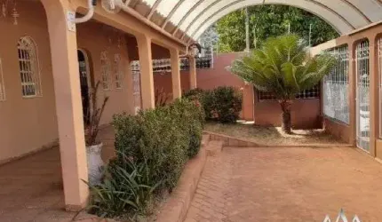 Magnifica casa  em ótima localização próximo à Arena Pantanal a venda
