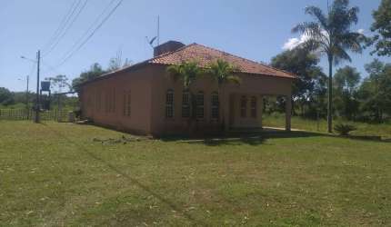 Aluga-se chácara residencial na região do Distrito Industrial