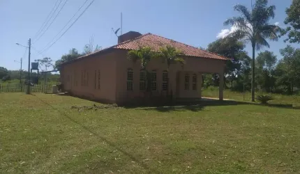 Aluga-se chácara residencial na região do Distrito Industrial