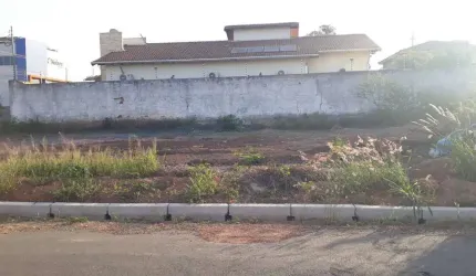 Terreno sobre esquina a venda no Morada dos Nobres