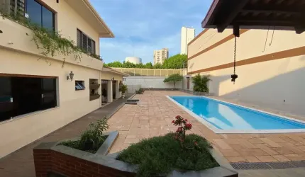 Sobrado Centro Região nobre de Cuiaba ideal para Clinicas
