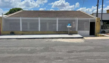 Casa CPA II com 3 Quartos, Closet, Área Gourmet e Edícula