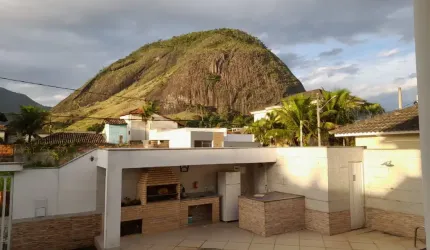 VENDO LINDA CASA EM CONDOMINIO FECHADO -VARGEM PEQUENA
