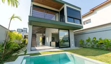 Casa de alto padrão em condomínio no Mosaico Essence em Mogi das Cruzes-SP: 3 quartos, 3 suítes, 3 salas, 5 banheiros, 4 vagas de garagem, 240m².