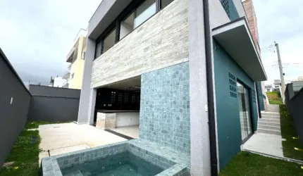 Casa em Condomínio à Venda em Mogi das Cruzes-SP - Mosaico Essence: 3 Quartos, 3 Suítes, 2 Salas, 5 Banheiros, 4 Vagas, 246m².