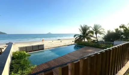 Casa de frente ao mar em condomínio de alto padrão em Juquehy, litoral norte de São Paulo.