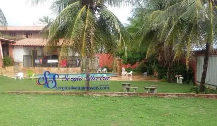 Ampla casa com 5 suítes, piscina e deck com churrasqueira no Porto das Dunas.
