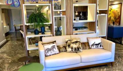 Apartamento mobiliado no Porto das Dunas com 5 suítes
