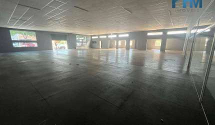 Barracão, 800 m² na Vila Nova em Itu em local com muito movimento de pedestre e veículos, com acesso fácil e estacionamento próprio