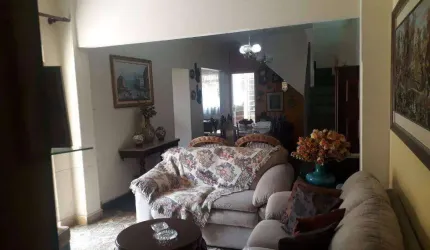 Casa com 6 dormitórios à venda, 199 m² por R$ 650.000,00 - Centro - Pouso Alegre/MG