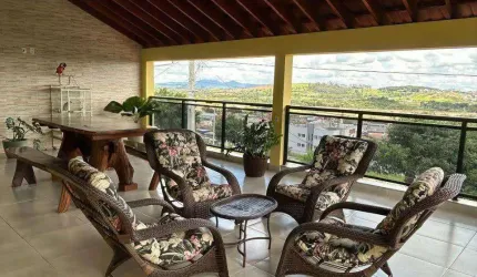 Casa com 3 dormitórios à venda, 200 m² por R$ 790.000,00 - Pão de Açúcar - Pouso Alegre/MG
