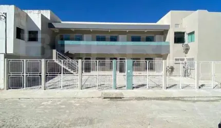 Apartamento térreo à venda com 2/4 sendo 1 suíte