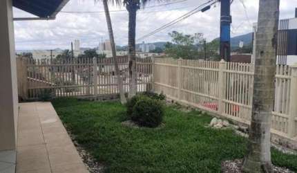 Casa para Venda em Joinville, Iririú, 5 dormitórios, 4 banheiros, 5 vagas