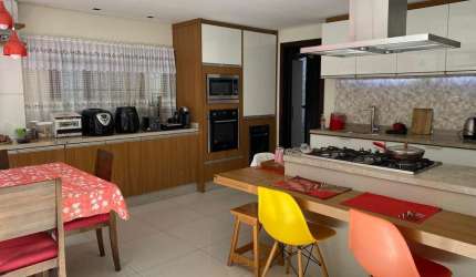 Casa para Venda em Joinville, Floresta, 3 dormitórios, 3 suítes, 4 banheiros, 4 vagas
