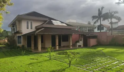 Casa para Venda em Joinville, América, 3 dormitórios, 1 suíte, 4 banheiros, 5 vagas