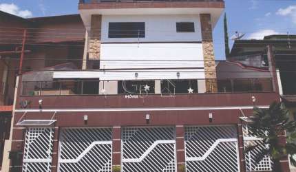 Casa de alto padrão em condomínio à venda em Caieiras-SP, 3 quartos, suíte, 2 salas, 4 banheiros, 3 vagas de garagem.
